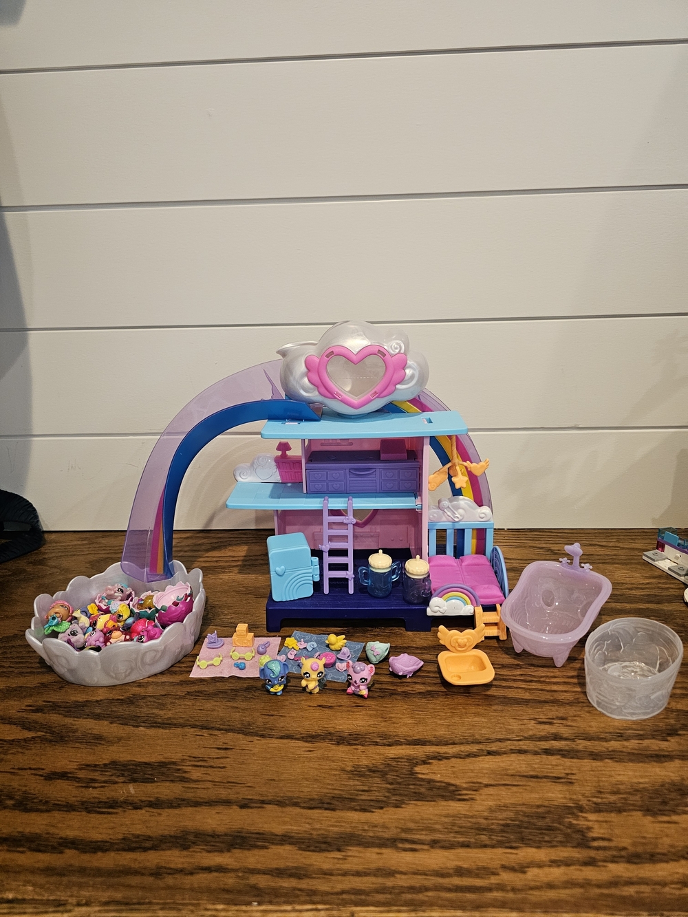 Hatchimals Alive Hatchi Nursery Playset Bundle